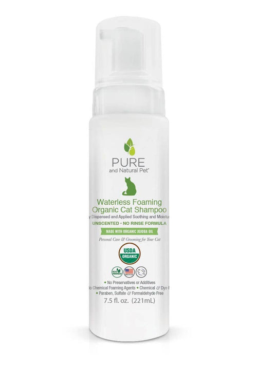 Organic waterless foaming cat shampoo in pump bottle for gentle no-rinse grooming