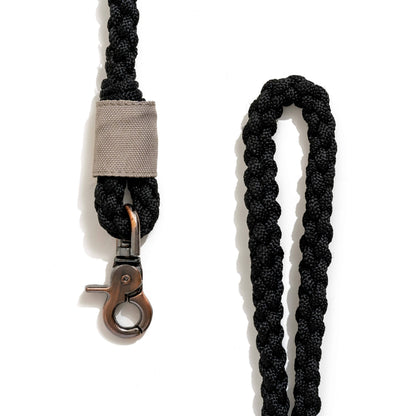     Close-up of BetterLeash Onyx Black Dog Leash     Close-up of BetterLeash Onyx Black Dog Leash with reinforced hardware and woven rope construction