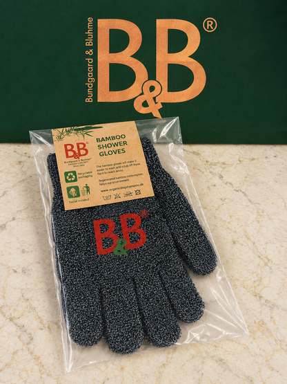 B&B Bamboo Washing Gloves for dogs and cats, shown with product packaging