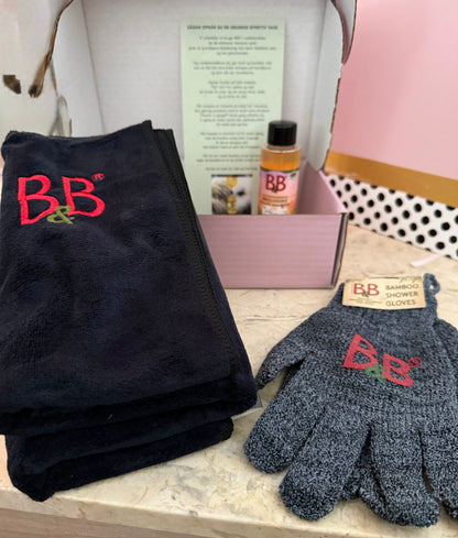 B&B Puppy’s First Bath gift box with organic puppy shampoo, grooming towel and washing gloves