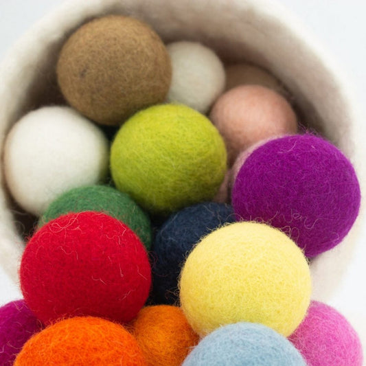Assorted-color wool felt ball cat toys made from natural wool